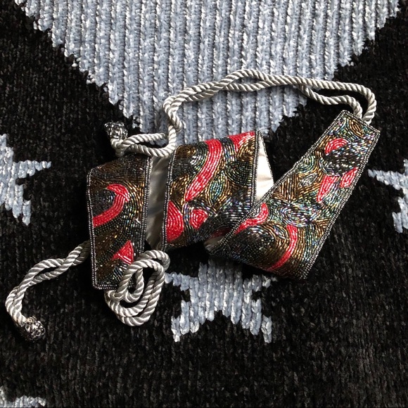 Heavily beaded embellished elegant belt - Picture 2 of 6